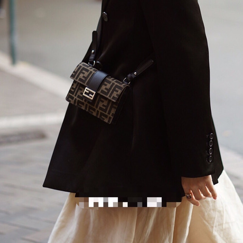 Fendi Compact Calfskin Multiway Mini Bag 펜디 컴팩트 송아지가죽 멀티웨이 미니백 17cm