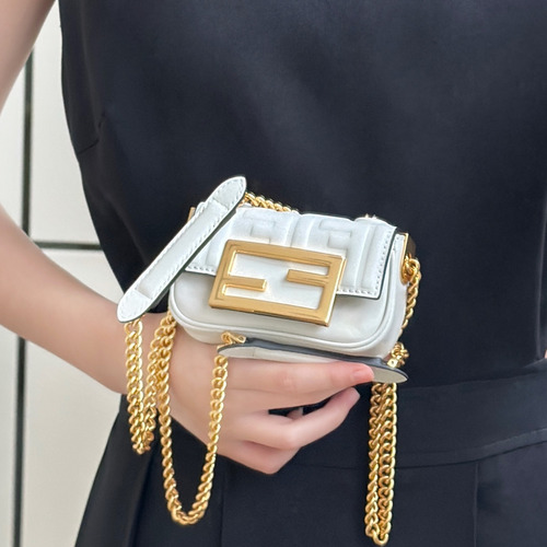 Fendi Nano Baguette Lambskin Crossbody Bag 펜디 나노 바게트 램스킨 크로스백 11cm