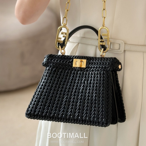 Fendi Peekaboo ISeeU Braided Woven Calfskin Black Top Handle Bag 펜디 피카부 아이씨유 브레이디드 우븐 카프스킨 블랙 탑핸들백 20cm