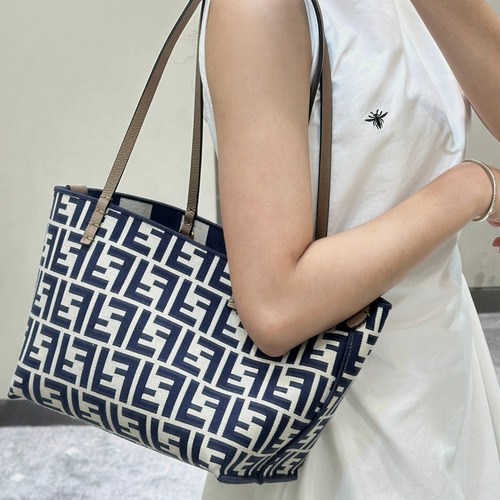Fendi Roll Pequin FF Reversible Canvas Blue Tote Bag 펜디 롤 페퀸 FF 리버서블 캔버스 블루 토트백 22cm