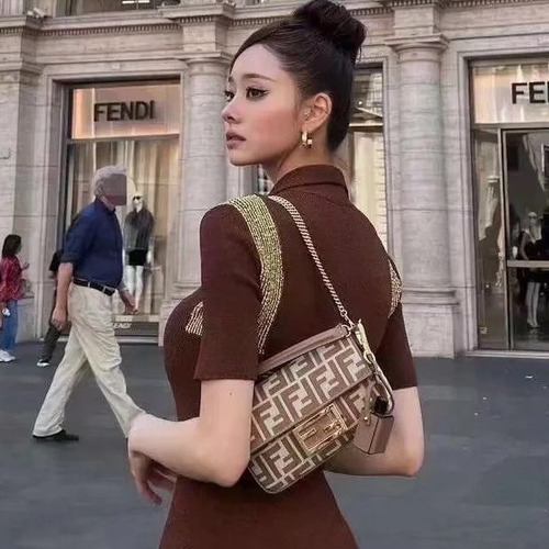 Fendi Baguette FF Logo Pequin FF Fabric Beige Chain Flap Bag 펜디 바게트 FF 로고 페퀸 패브릭 베이지 체인 플랩백 20cm