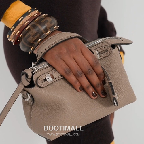 Fendi By The Way Selleria Calfskin Boston Bag 펜디 바이 더 웨이 셀레리아 카프스킨 보스턴백 20cm