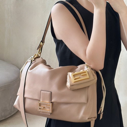 Fendi Mamma Baguette Large Lambskin Green Shoulder Bag 펜디 맘마 바게트 라지 램스킨 그린 숄더백 32cm