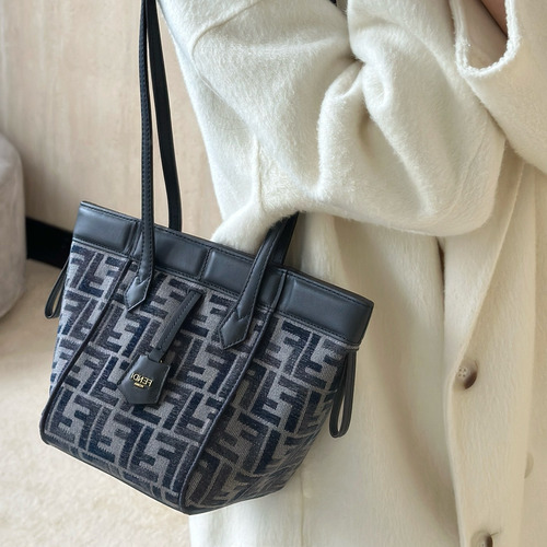 Fendi Origami FF Gradient Calfskin Convertible Tote Bag 펜디 오리가미 FF 그라데이션 송아지가죽 컨버터블 토트백 15cm