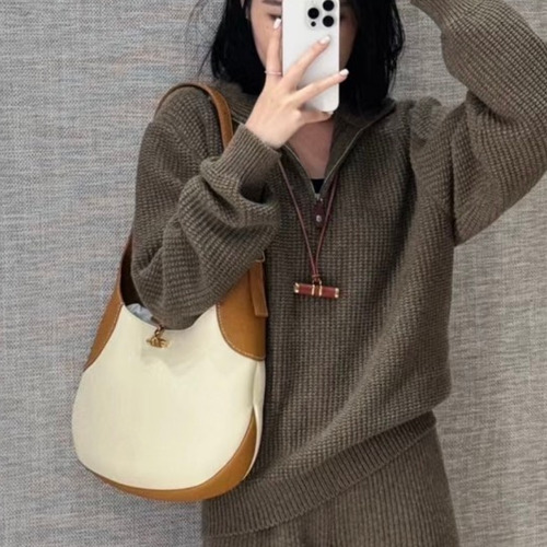 Loro Piana Bobbin Bamboo-Buckle Calfskin White Shoulder Bag 로로피아나 보빈 뱀부 버클 카프스킨 화이트 숄더백 32cm