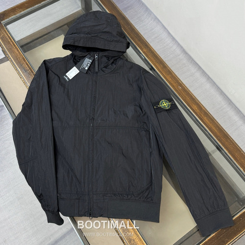 Stone Island SS26 Crinkle Nylon Hooded Windbreaker Jacket 스톤아일랜드 SS26 크링클 나일론 후드 바람막이 재킷