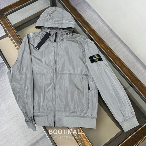 Stone Island SS26 Crinkle Nylon Hooded Windbreaker Jacket 스톤아일랜드 SS26 크링클 나일론 후드 바람막이 재킷