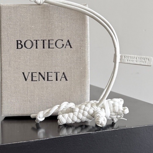 Bottega Veneta Intrecciato Leather Cat Charm 보테가 베네타 인트레치아토 레더 캣 참