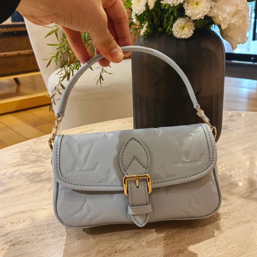 Louis Vuitton Nano Diane Monogram Empreinte Leather Shoulder Bag 루이비통 나노 다이앤 모노그램 앙프렝뜨 숄더백 19cm