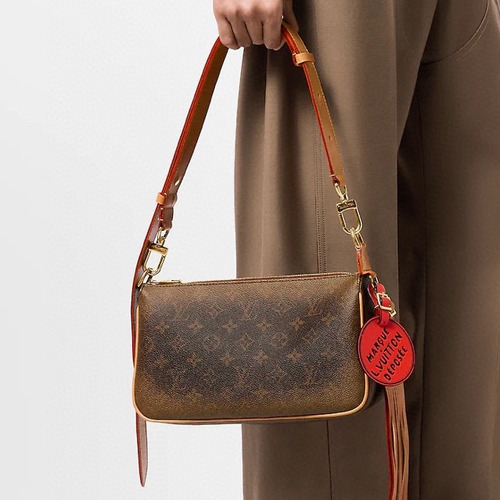 Louis Vuitton Pochette Accessoires XL M11623 Monogram Dust Canvas Bag 루이비통 포쉐트 악세수아 XL 모노그램 더스트 캔버스 백 28cm