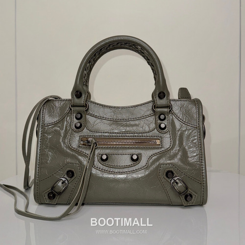 Balenciaga Le City Cracked Lambskin Small Motorcycle Bag B0078 발렌시아가 르 시티 크랙 램스킨 스몰 모터사이클 숄더백 24cm