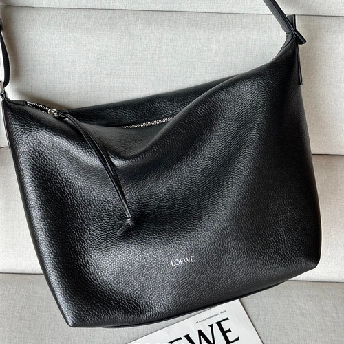 Loewe Cubi Grained Calfskin Leather Crossbody Bag 2201 로에베 큐비 그레인 카프스킨 레더 크로스 숄더백 44cm