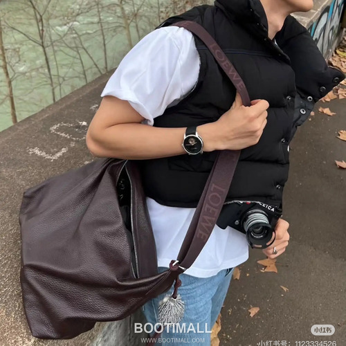 Loewe Cubi Grained Calfskin Leather Small Crossbody Bag 2201s 로에베 큐비 그레인 카프스킨 스몰 크로스 숄더백 29cm