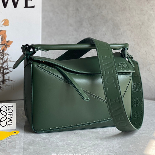 Loewe Puzzle Satin Calfskin Leather Shoulder Bag ID10172 B 로에베 퍼즐 새틴 카프스킨 레더 숄더 크로스백 24cm