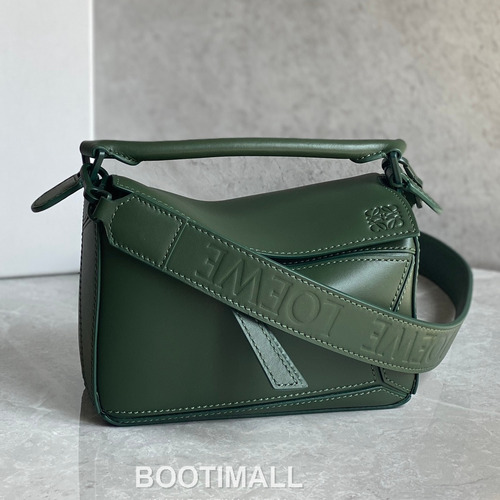 Loewe Puzzle Satin Calfskin Leather Mini Shoulder Bag ID10173 B 로에베 퍼즐 새틴 카프스킨 레더 미니 숄더 크로스백 18cm