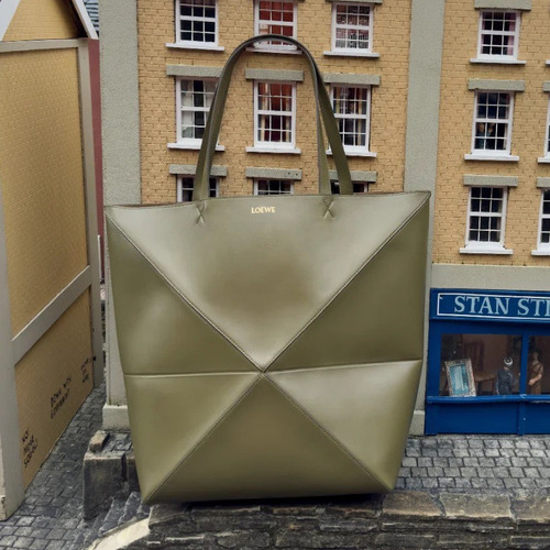 Loewe Puzzle Fold Glossy Calfskin Leather Large Tote Bag 1761 로에베 퍼즐 폴드 글로시 카프스킨 레더 라지 토트백 42cm