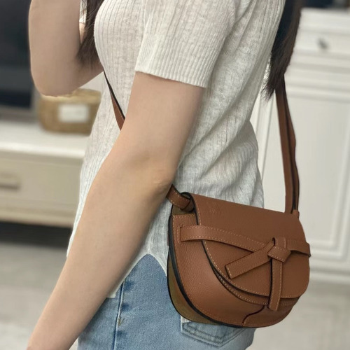 Loewe Mini Gate Dual Pebbled Calfskin Leather Shoulder Bag 89020 로에베 미니 게이트 듀얼 페블드 카프스킨 숄더 크로스백 21cm