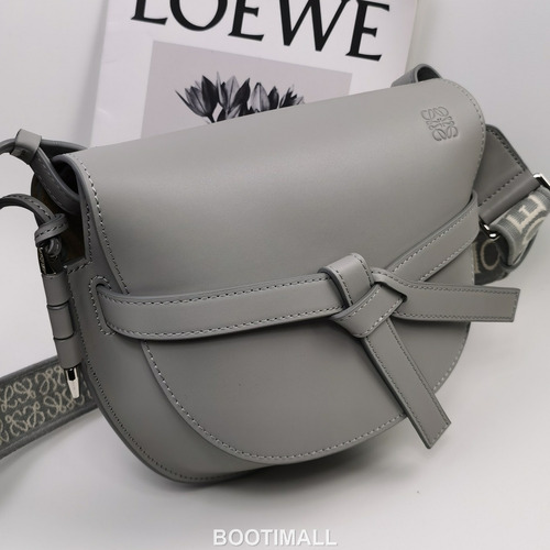 Loewe Gate Dual Calfskin Leather Embroidered Strap Shoulder Bag 10183 로에베 게이트 듀얼 카프스킨 자수 스트랩 숄더 크로스백 25cm