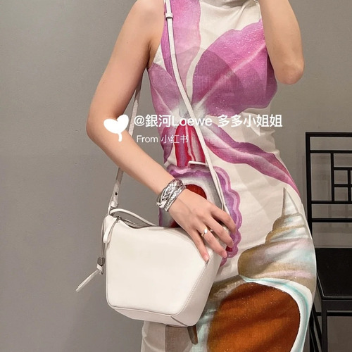 Loewe Hammock Calfskin Leather Hobo Shoulder Bag 263317 로에베 해먹 카프스킨 레더 호보 숄더 크로스백 28cm