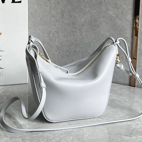 Loewe Hammock Calfskin Leather Hobo Shoulder Bag 263317 로에베 해먹 카프스킨 레더 호보 숄더 크로스백 28cm
