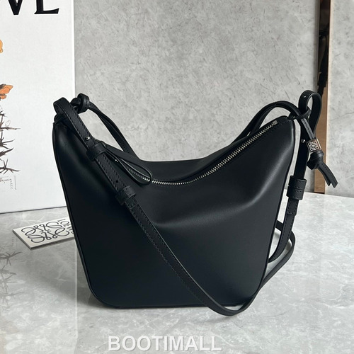 Loewe Hammock Calfskin Leather Hobo Shoulder Bag 263317 로에베 해먹 카프스킨 레더 호보 숄더 크로스백 28cm