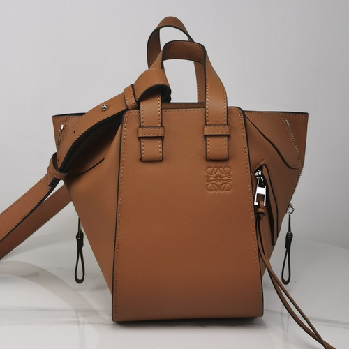 Loewe Hammock Compact Grained Calfskin Leather Shoulder Bag 8047 로에베 해먹 컴팩트 그레인 카프스킨 숄더 크로스백 20cm