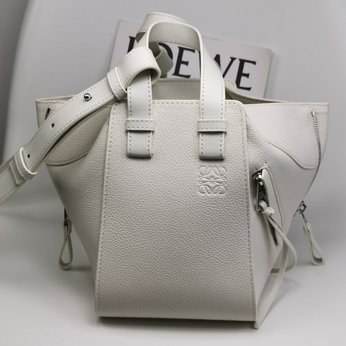 Loewe Hammock Compact Grained Calfskin Leather Shoulder Bag 8047 로에베 해먹 컴팩트 그레인 카프스킨 숄더 크로스백 20cm