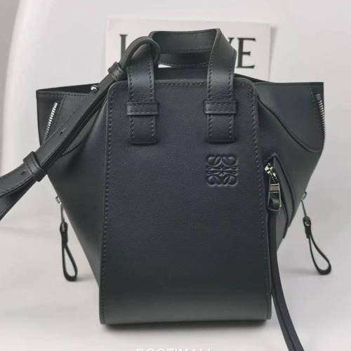 Loewe Hammock Compact Grained Calfskin Leather Shoulder Bag 8047 로에베 해먹 컴팩트 그레인 카프스킨 숄더 크로스백 20cm