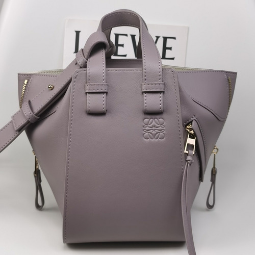 Loewe Hammock Compact Grained Calfskin Leather Shoulder Bag 8047 로에베 해먹 컴팩트 그레인 카프스킨 숄더 크로스백 20cm