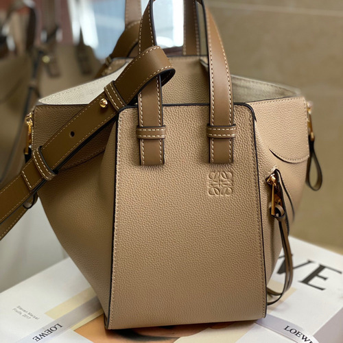 Loewe Hammock Compact Grained Calfskin Leather Shoulder Bag 8047 로에베 해먹 컴팩트 그레인 카프스킨 숄더 크로스백 20cm