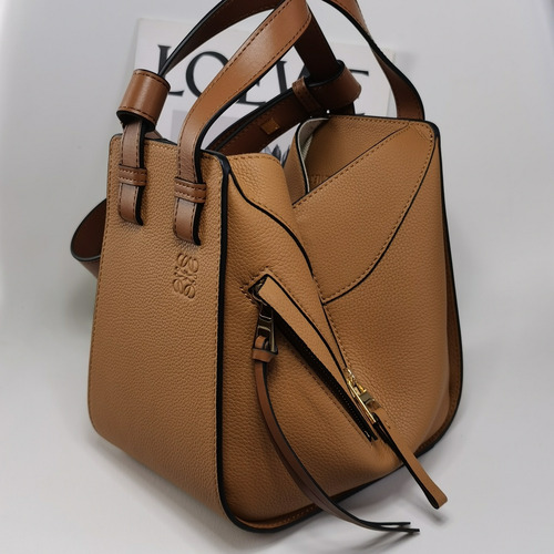 Loewe Hammock Compact Grained Calfskin Leather Shoulder Bag 8047 로에베 해먹 컴팩트 그레인 카프스킨 숄더 크로스백 20cm