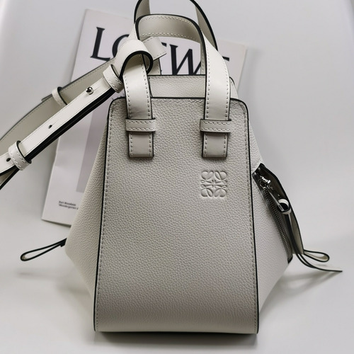 Loewe Hammock Compact Grained Calfskin Leather Shoulder Bag 8047 로에베 해먹 컴팩트 그레인 카프스킨 숄더 크로스백 20cm