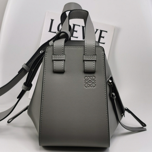 Loewe Hammock Compact Grained Calfskin Leather Shoulder Bag 8047 로에베 해먹 컴팩트 그레인 카프스킨 숄더 크로스백 20cm