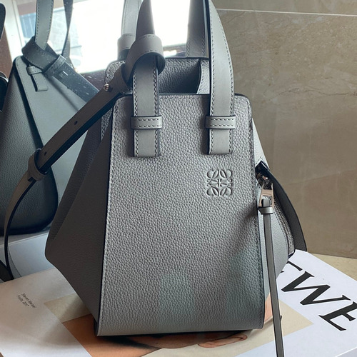 Loewe Hammock Compact Grained Calfskin Leather Shoulder Bag 8047 로에베 해먹 컴팩트 그레인 카프스킨 숄더 크로스백 20cm