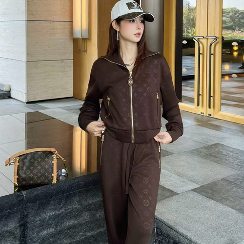 Louis Vuitton SS26 Monogram Embossed Cotton Track Jacket & Pants Set 루이비통 모노그램 엠보스 코튼 트랙 재킷 앤 팬츠 세트