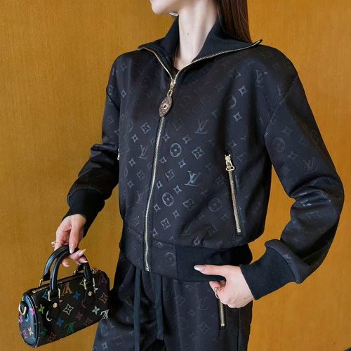 Louis Vuitton SS26 Monogram Embossed Cotton Track Jacket & Pants Set 루이비통 모노그램 엠보스 코튼 트랙 재킷 앤 팬츠 세트