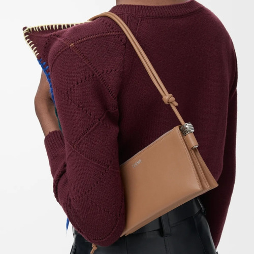 Loewe Joya Nappa Calfskin Clutch Crossbody Bag 26254468 로에베 조야 나파 카프스킨 클러치 크로스백 22cm