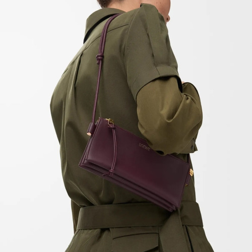 Loewe Joya Nappa Calfskin Clutch Crossbody Bag 26254468 로에베 조야 나파 카프스킨 클러치 크로스백 22cm