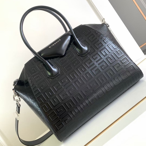 Givenchy Antigona Lock Box Leather Top Handle Bag with 4G Embossed Logo Detail 지방시 안티고나 락 박스 레더 탑핸들 숄더백 4G 엠보스 로고 디테일 32cm