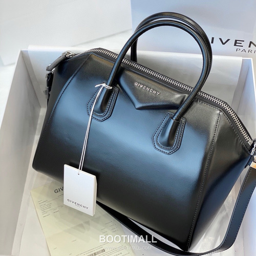 Givenchy Antigona Calfskin Top Handle Tote Bag with Zip Closure and Logo Detail 지방시 안티고나 카프스킨 탑핸들 토트백 지퍼 클로저 로고 디테일 9981 33cm