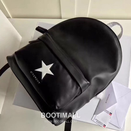 Givenchy Calfskin Travel Backpack with Dual Strap and Logo Detail 지방시 카프스킨 트래블 백팩 듀얼 스트랩 로고 디테일 34cm