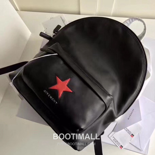 Givenchy Calfskin Travel Backpack with Dual Strap and Logo Detail 지방시 카프스킨 트래블 백팩 듀얼 스트랩 로고 디테일 34cm