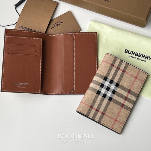 Burberry Check Canvas Calfskin Passport Holder Wallet with Folding Detail 버버리 체크 캔버스 송아지 가죽 여권지갑 폴딩 구조 173129 14cm