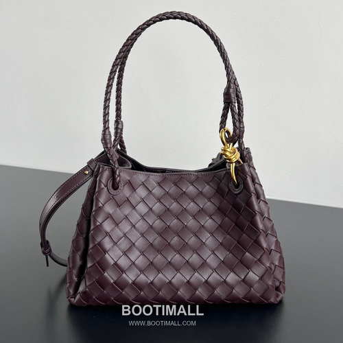 Bottega Veneta Andiamo Intrecciato Leather Parachute Shoulder Bag with Brass Knot Detail 보테가베네타 안디아모 인트레치아토 가죽 파라슈트 숄더백 황동 매듭 29.5cm