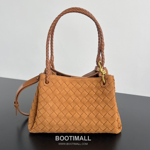 Bottega Veneta Andiamo Intrecciato Leather Parachute Shoulder Bag with Brass Knot Detail 보테가베네타 안디아모 인트레치아토 가죽 파라슈트 숄더백 황동 매듭 29.5cm