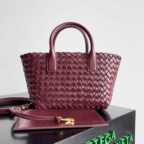Bottega Veneta Mini Cabat Intrecciato Lambskin Tote Bag with Layered Weave Detail 보테가베네타 미니 카바 인트레치아토 램스킨 토트백 레이어드 위빙 22cm