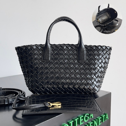 Bottega Veneta Mini Cabat Intrecciato Lambskin Tote Bag with Layered Weave Detail 보테가베네타 미니 카바 인트레치아토 램스킨 토트백 레이어드 위빙 22cm
