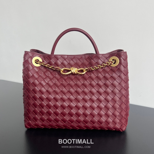 Bottega Veneta Andiamo Intrecciato Leather Chain Shoulder Bag with Brass Chain Detail 보테가베네타 안디아모 인트레치아토 가죽 체인 숄더백 황동 체인 32cm