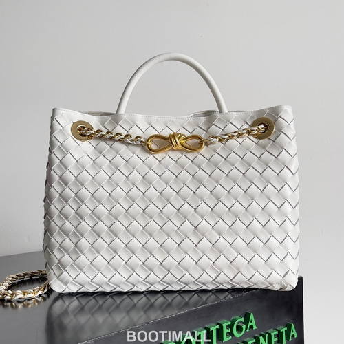 Bottega Veneta Andiamo Intrecciato Leather Chain Shoulder Bag with Brass Chain Detail 보테가베네타 안디아모 인트레치아토 가죽 체인 숄더백 황동 체인 32cm