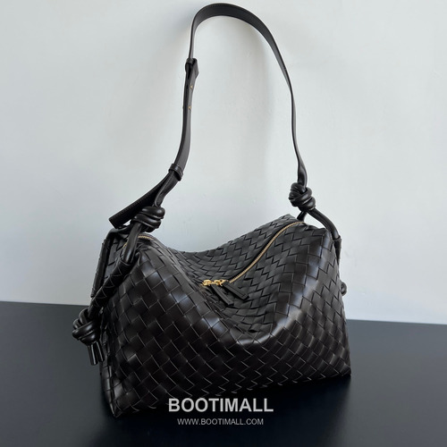 Bottega Veneta Loop Intrecciato Leather Camera Bag with Knot Handle Detail 보테가베네타 루프 인트레치아토 가죽 카메라백 매듭 핸들 38cm